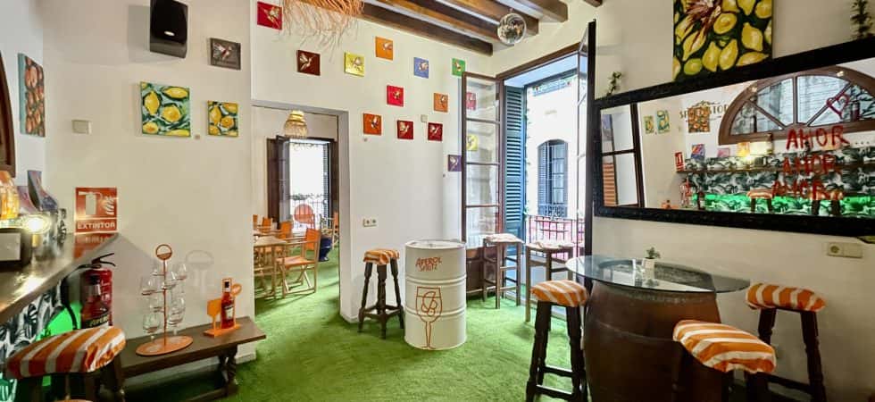 Unique Bar in Prime Old Town Location – Leasehold (Traspaso)