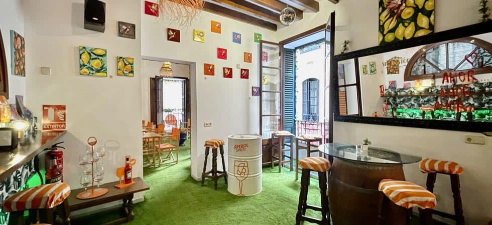 Unique Bar in Prime Old Town Location – Leasehold (Traspaso) — Main