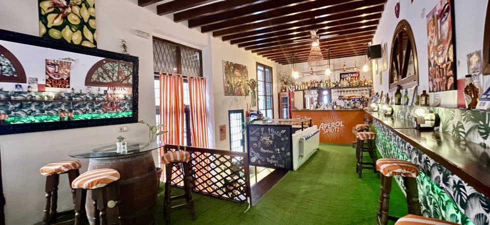 Unique Bar in Prime Old Town Location – Leasehold (Traspaso) — 2